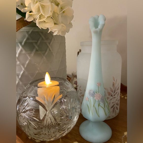 Vtg Fenton Bud Vase Blue Satin Cameo Glass Hand Painted Signed Grandma Core - Picture 1 of 8